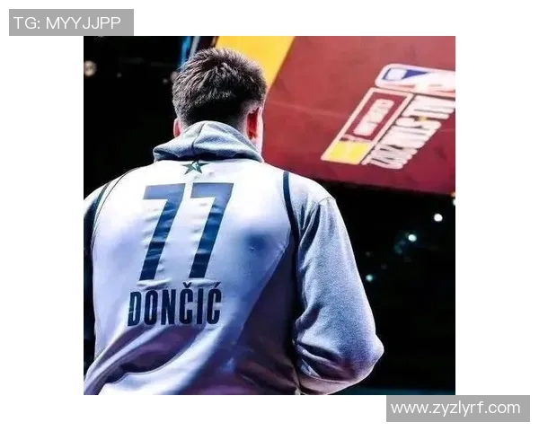 足球场上背影闪耀,球星头像带你领略瞬间风采与荣耀之路